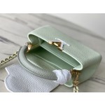 𝐋𝐎𝐔𝐈𝐒𝐕𝐔𝐈𝐓𝐓𝐎𝐍 M22916/M48865 mini Apple green with white chain. This CAPUCINES handbag